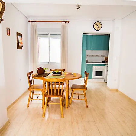 Apartment 2 Bed, 2 Bath Bungalow With Communal Pool