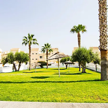 Apartment 2 Bed, 2 Bath Bungalow With Communal Pool *