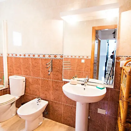 2 Bed, 2 Bath Bungalow With Communal Pool
