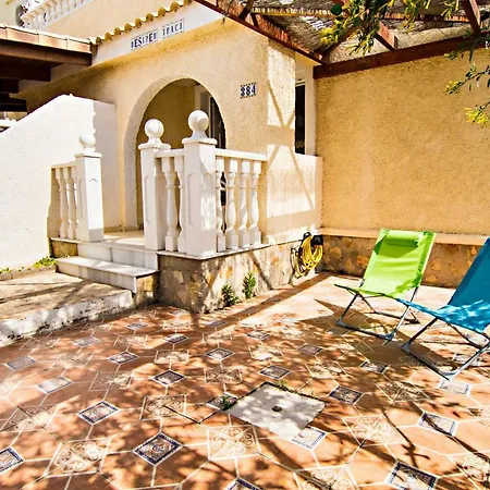 Apartment 2 Bed, 2 Bath Bungalow With Communal Pool *