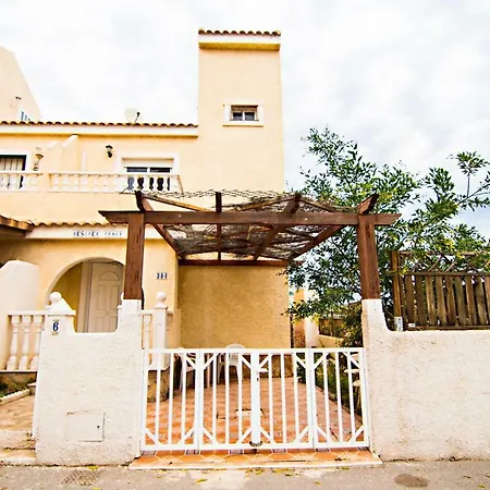 2 Bed, 2 Bath Bungalow With Communal Pool Lejlighed *