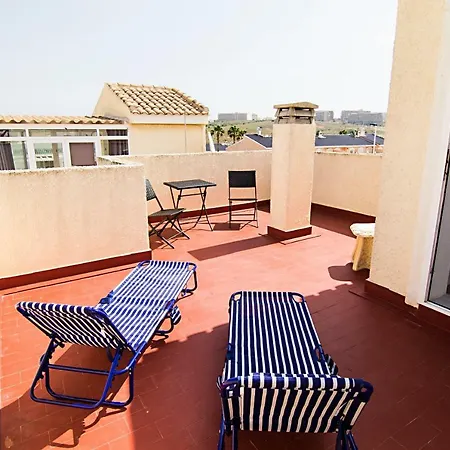 2 Bed, 2 Bath Bungalow With Communal Pool Lejlighed